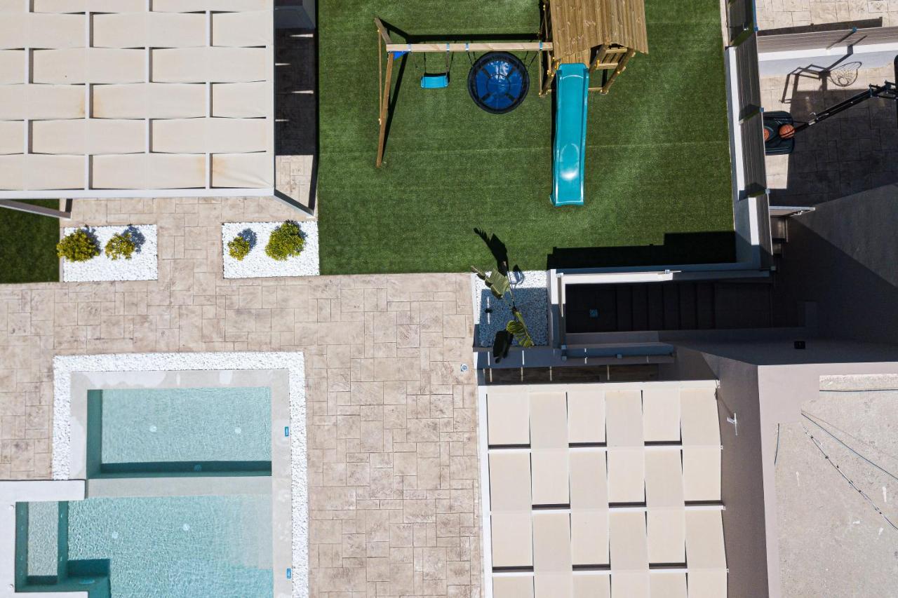 Koin Villa Sunset, With Heated Pool & Whirlpool, By Thinkvilla Perama  Luaran gambar